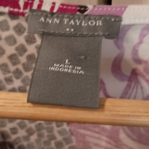 Ann Taylor Large Sleeveless Blouse - Picture 2 of 5